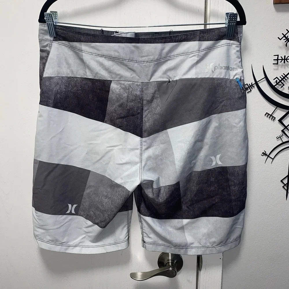 Hurley Phantom Board Shorts Size 32 White Black Plaid Pockets‎ Swim Trunks Beach